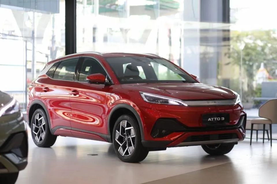 比亞迪在泰國的暢銷車型ATTO3，泰國定價為109.99萬泰銖（折合人民幣約22.53萬元）