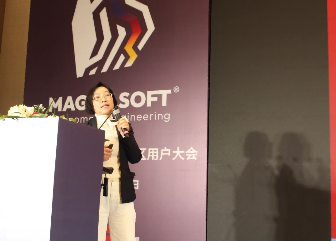 中國鑄造協會總工程師、《鑄造工程》雜志主編袁亞娟女士以《鑄造科技論文的寫作要求》為題作報告