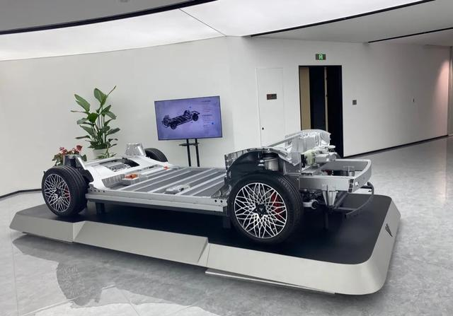 奇瑞與力勁聯合首發超萬噸雙壓射工藝