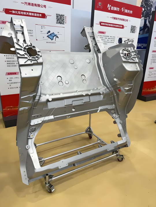 一體化后地板產品長1.8米，為目前已知最大尺寸