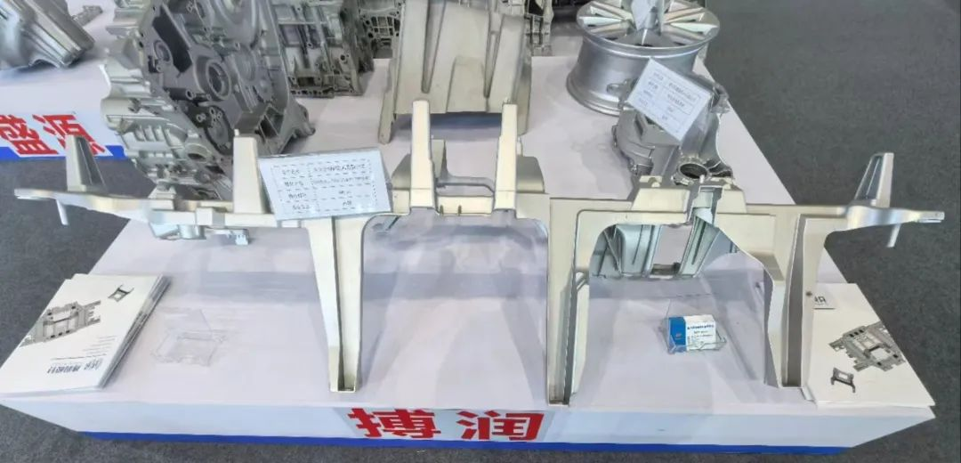 重慶鑄造行業協會組織的“會員企業鑄件展示區”，展示鋁、鎂合金鑄件